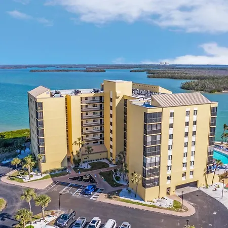 Villa Bayfront 2Br W/ Bay View & Balcony